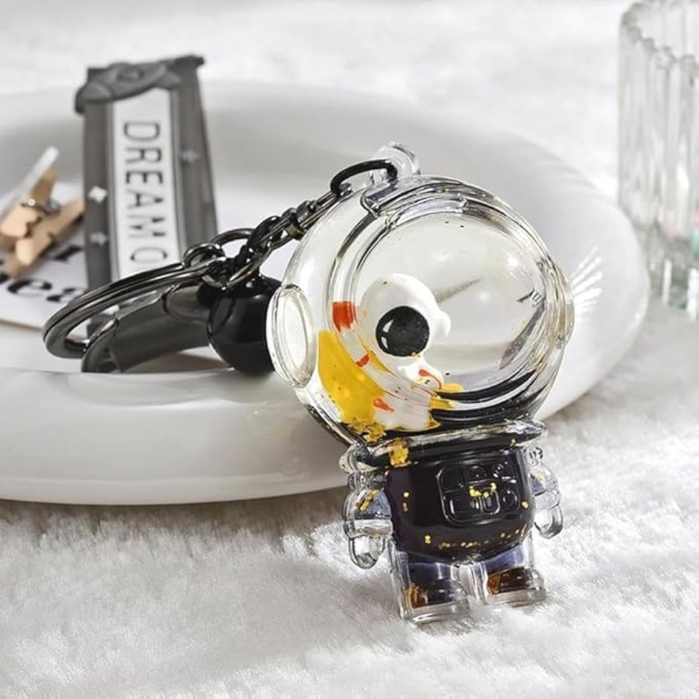 Astronaut Keychain - Picture 3 of 8